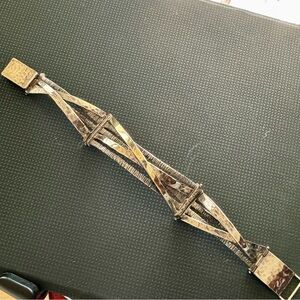 Elegant Silver Bracelet with Geometric Design